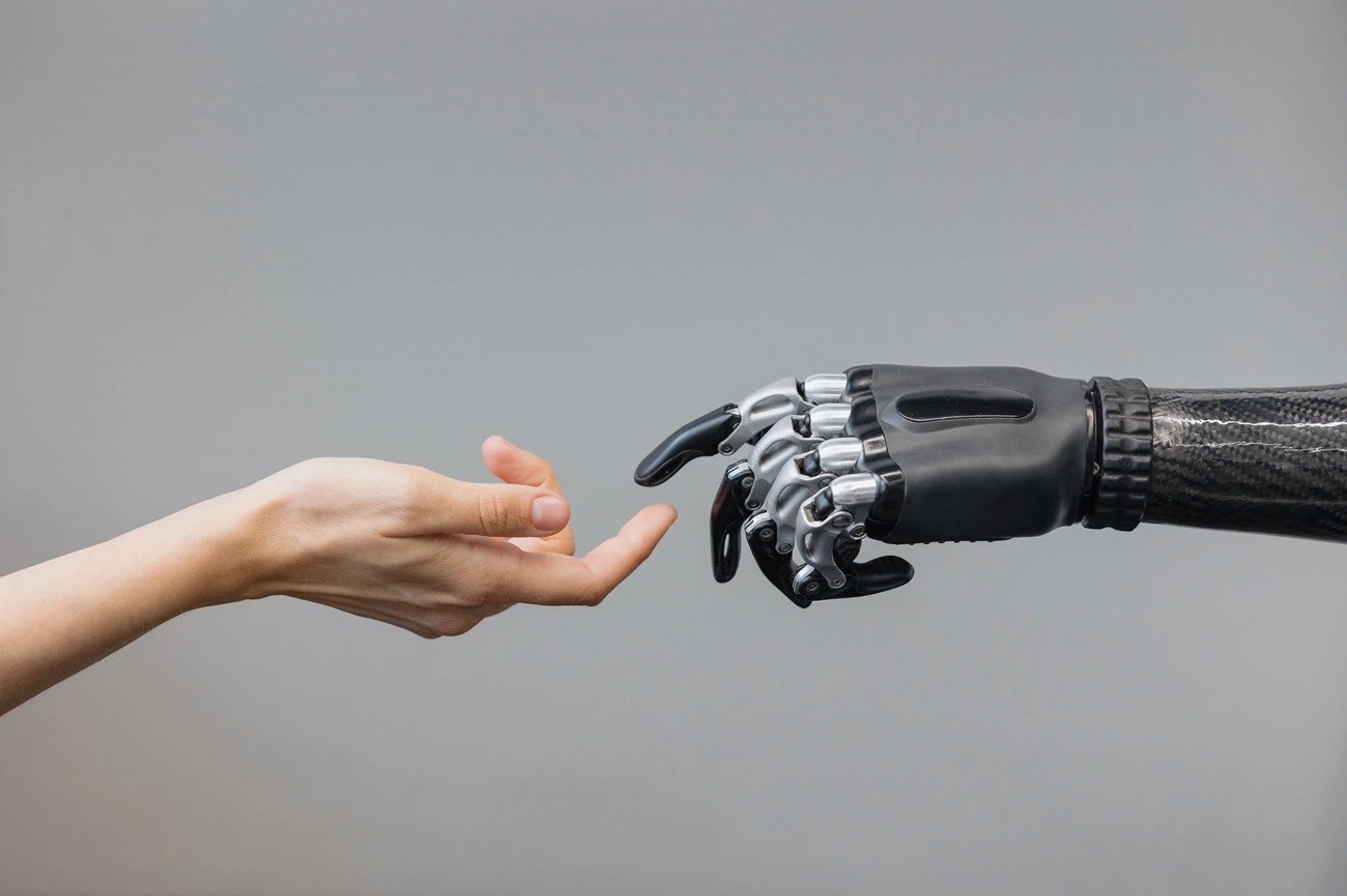 Discover the types of finger prosthetics and find the perfect one for your needs. Learn how to choose wisely and reclaim your grip with PrimeCare. Call us today!