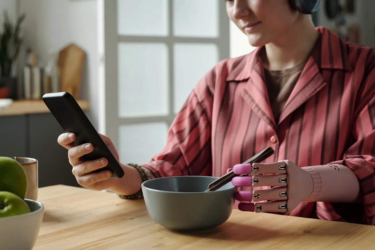 Phone Apps for Amputees That Make Prosthetic Use Easier