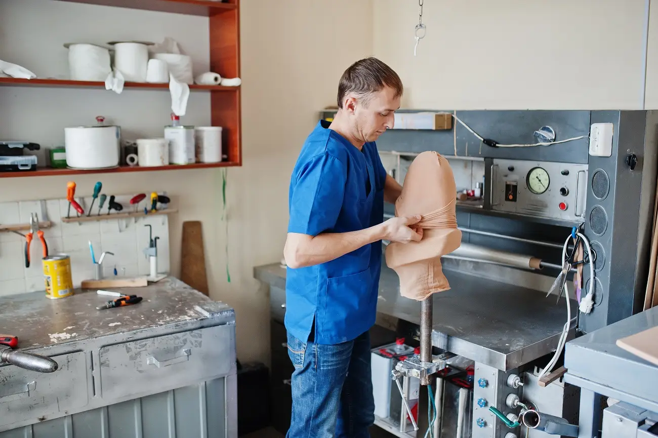 fabricación de encajes para prótesis parciales de pies y dedos