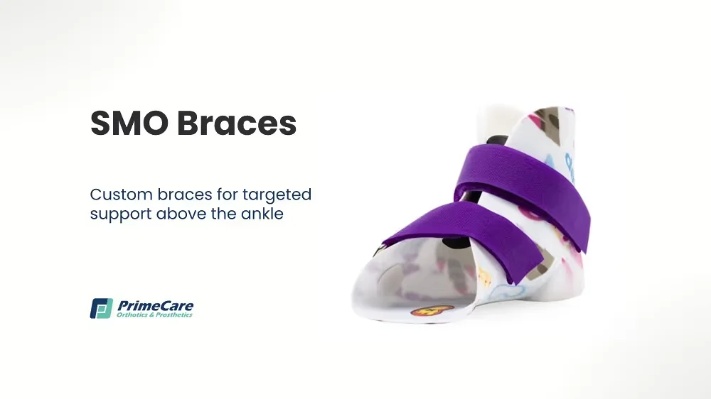 Ortesis SMO: una ortesis supramaleolar con una correa morada junto a una breve descripción y el logotipo de PrimeCare.