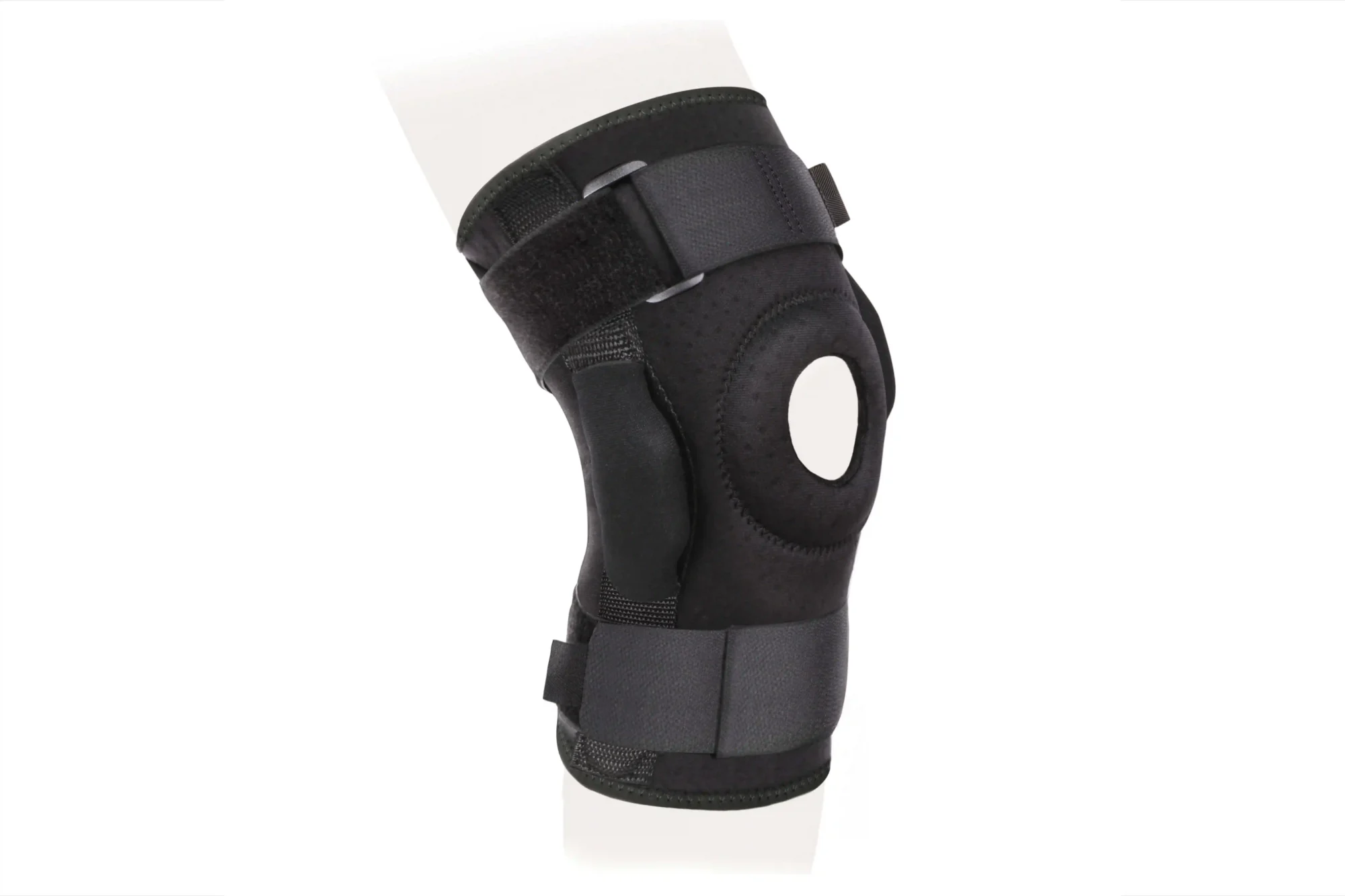 Hinged knee brace with an open kneecap