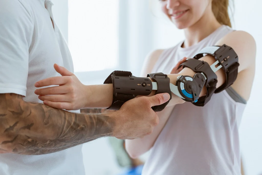 prosthetic vs orthotic